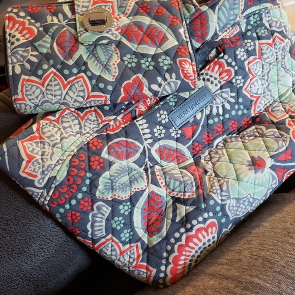 Vera Bradley purse and matching wallet - Picture 3 of 3